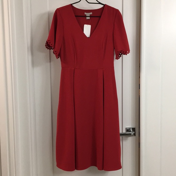 H&M Dresses & Skirts - Scalloped sleeve A line red dress